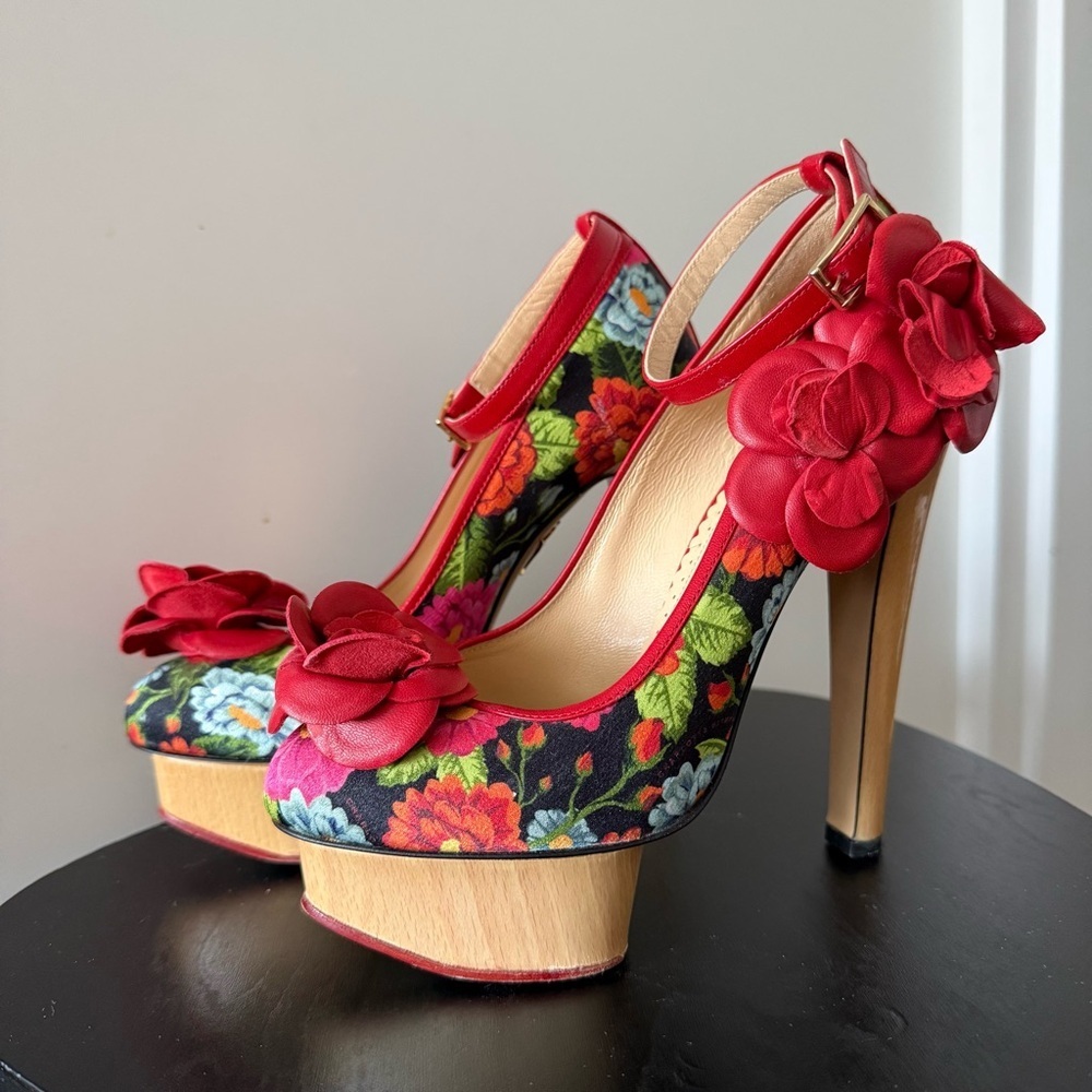 Charlotte Olympia Floral 3D Rose Wood Platform Heel Pumps - US 6 (36) - Picture 4 of 7